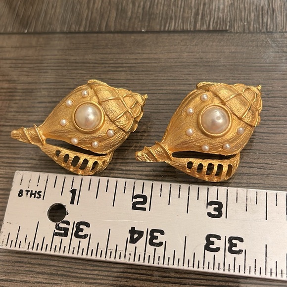 Vintage Seashell Conch Shell Gold-tone Faux Pearl Clip Earrings - Picture 15 of 16